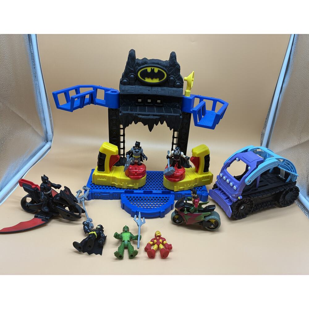 Imaginext Battle Fighter Batcave Snowcat DC Comics Super Friends Batman Beyond